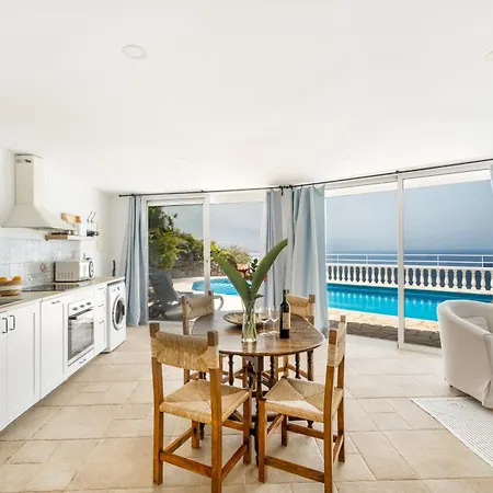 Pool House With Dream View