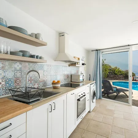 Дом отдыха Pool House With Dream View